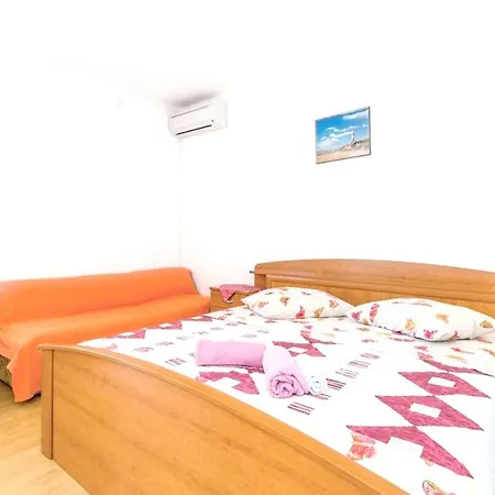 Apartment Comfortable With Garden In 100 M² For 6 Guests Palit