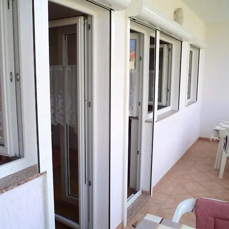 Comfortable With Garden In 100 M² For 6 Guests Apartment *