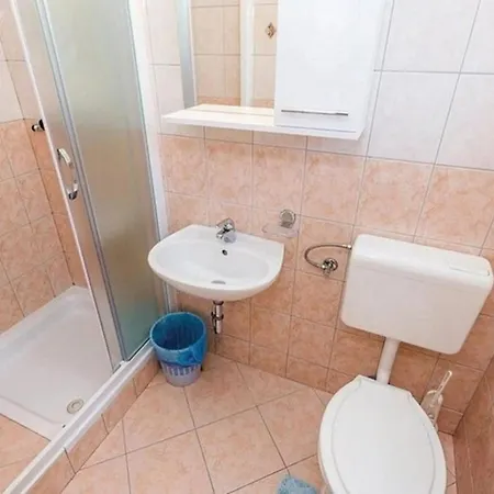 Comfortable With Garden In 100 M² For 6 Guests Palit